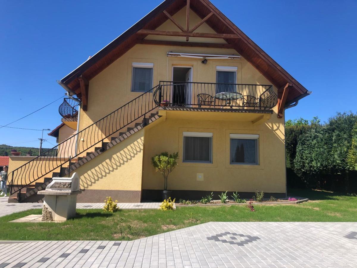 Appartement Laura-haus à Vonyarcvashegy Extérieur photo